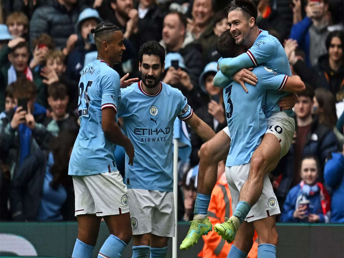 घरेलु मैदानमा म्यान्चेस्टर ४–१ गोलले विजयी